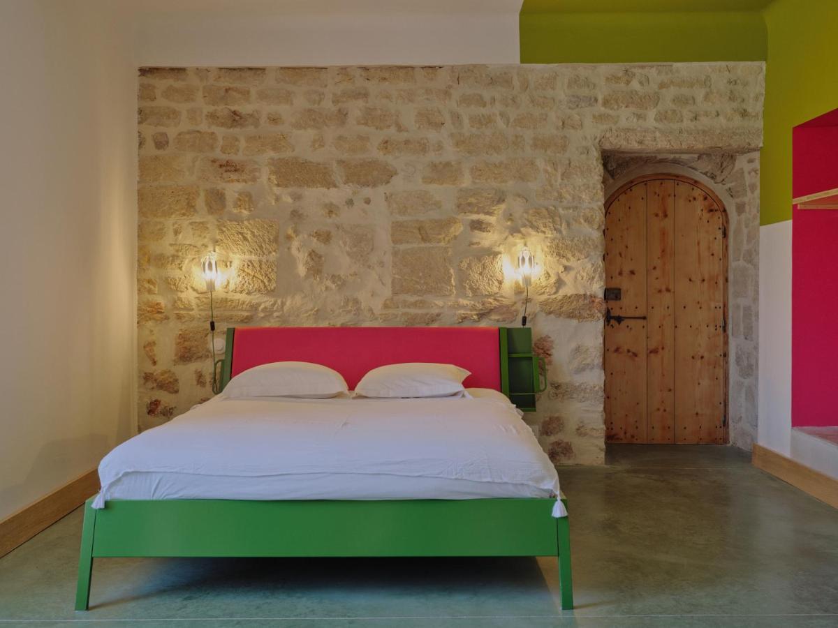 Domaine La Ferme Hi Bride Bed & Breakfast Villelaure Dış mekan fotoğraf