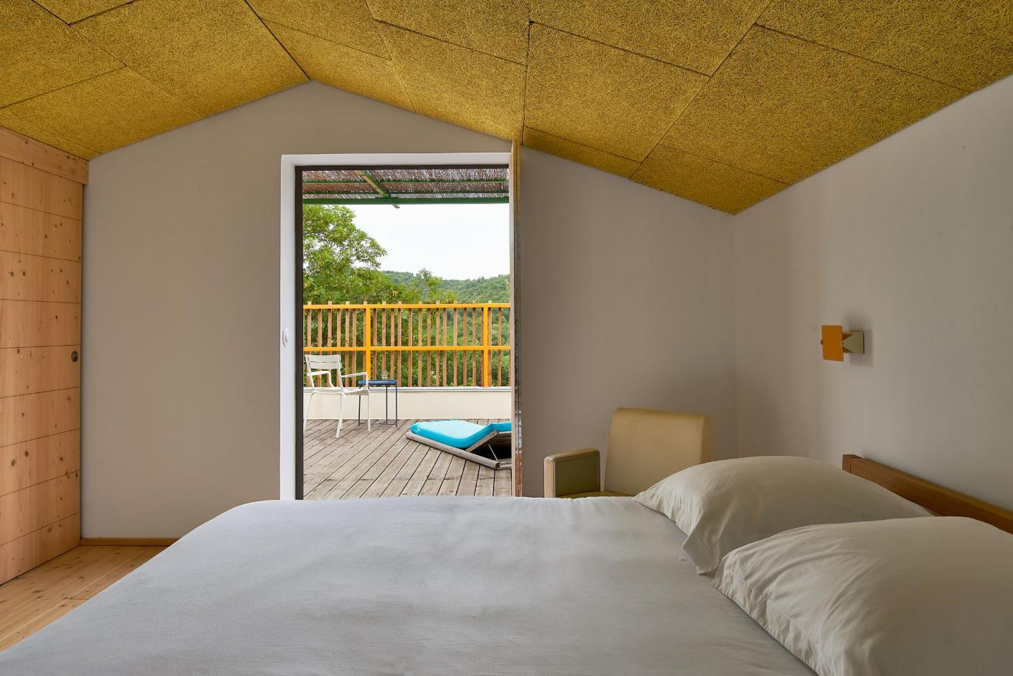 Domaine La Ferme Hi Bride Bed & Breakfast Villelaure Dış mekan fotoğraf