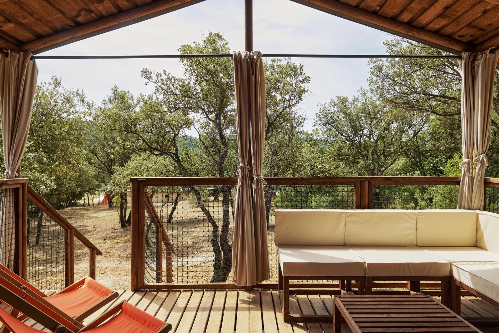 Domaine La Ferme Hi Bride Bed & Breakfast Villelaure Dış mekan fotoğraf