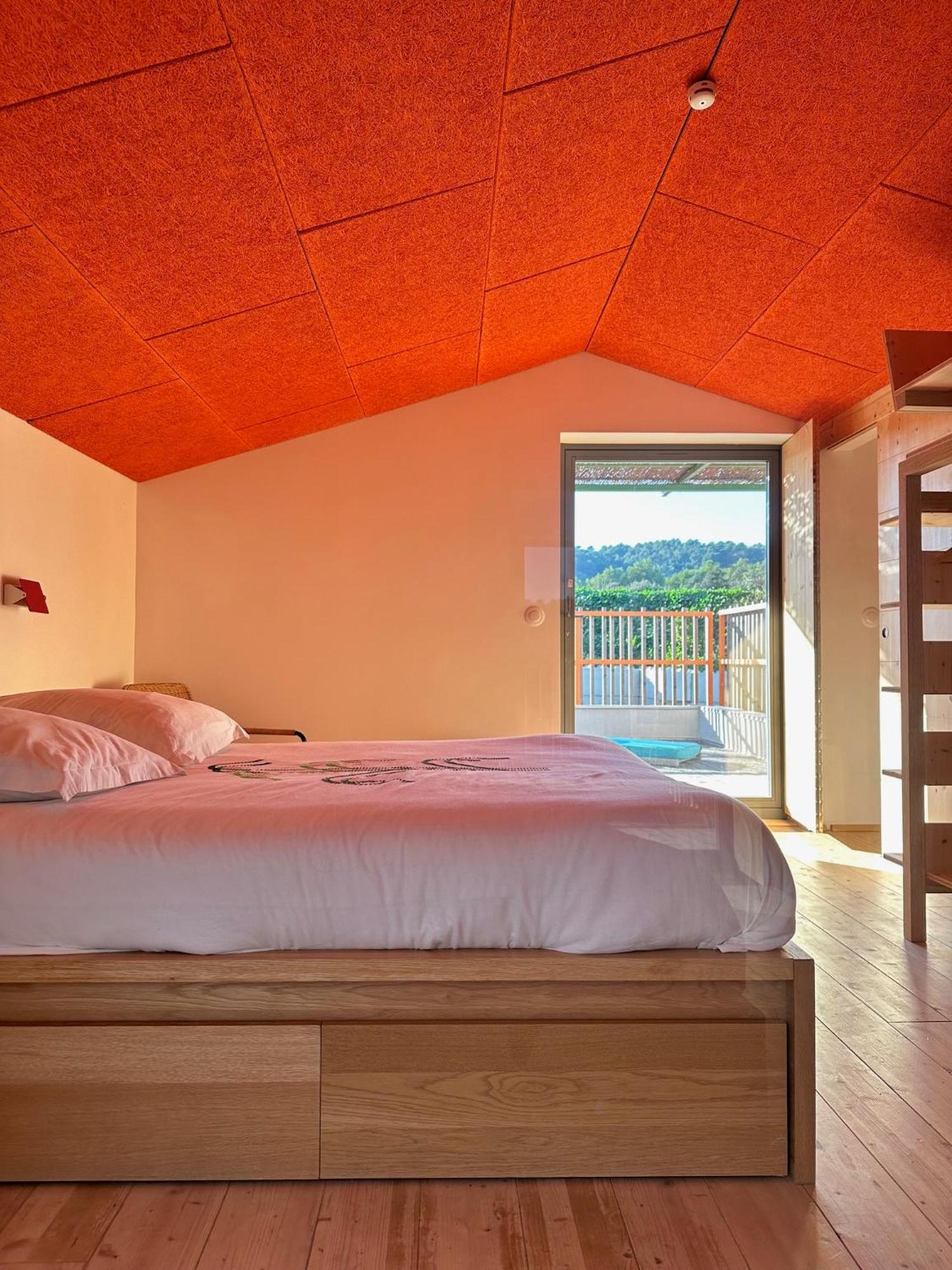 Domaine La Ferme Hi Bride Bed & Breakfast Villelaure Dış mekan fotoğraf